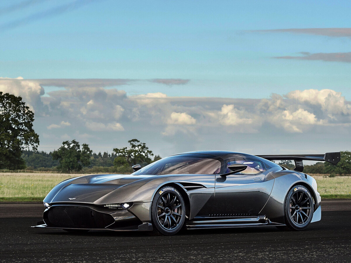Aston Martin Vulcan 2015 – 2016 Купе — фото 2