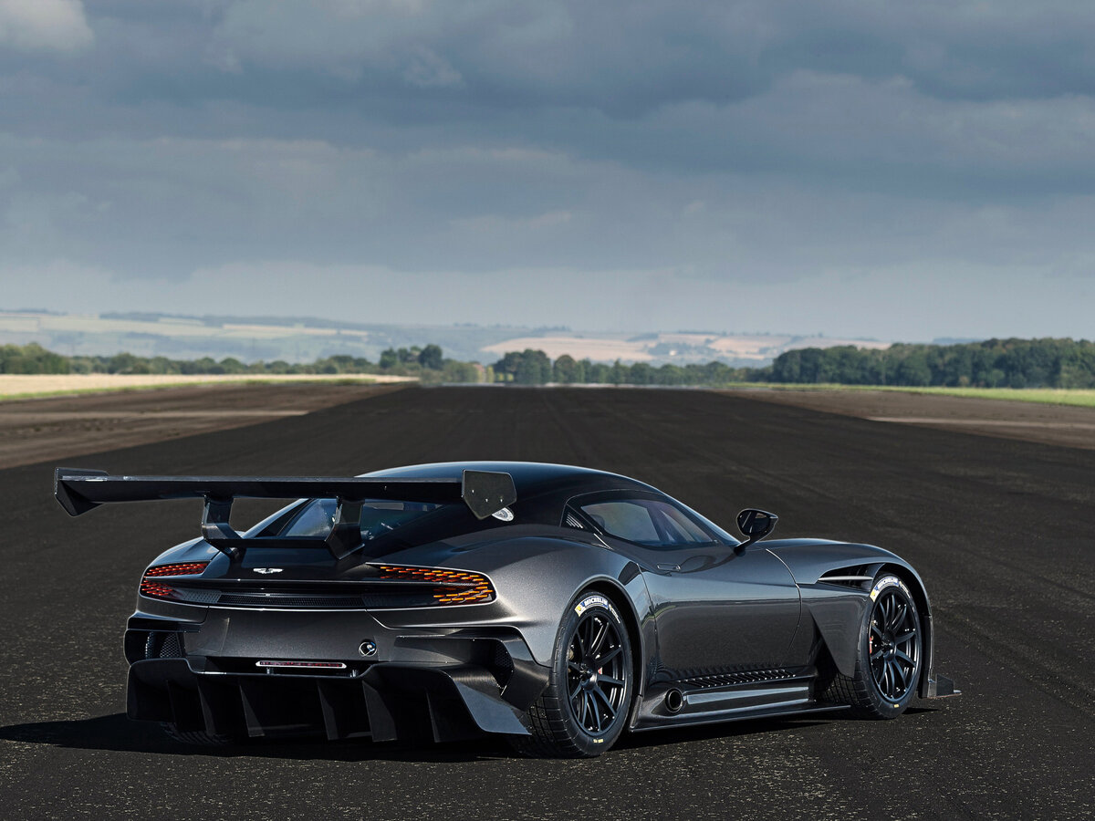 Aston Martin Vulcan 2015 – 2016 Купе — фото 4