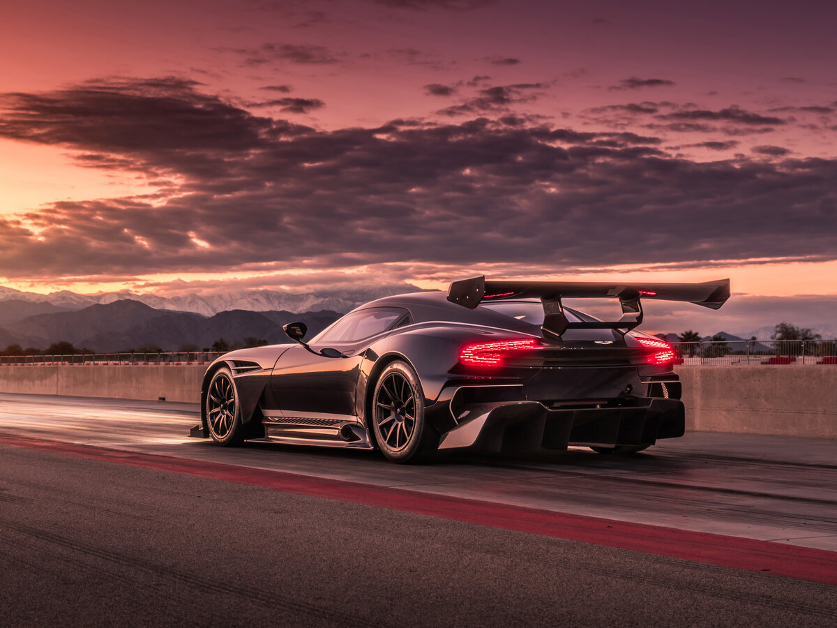 Aston Martin Vulcan 2015 – 2016 Купе — фото 5