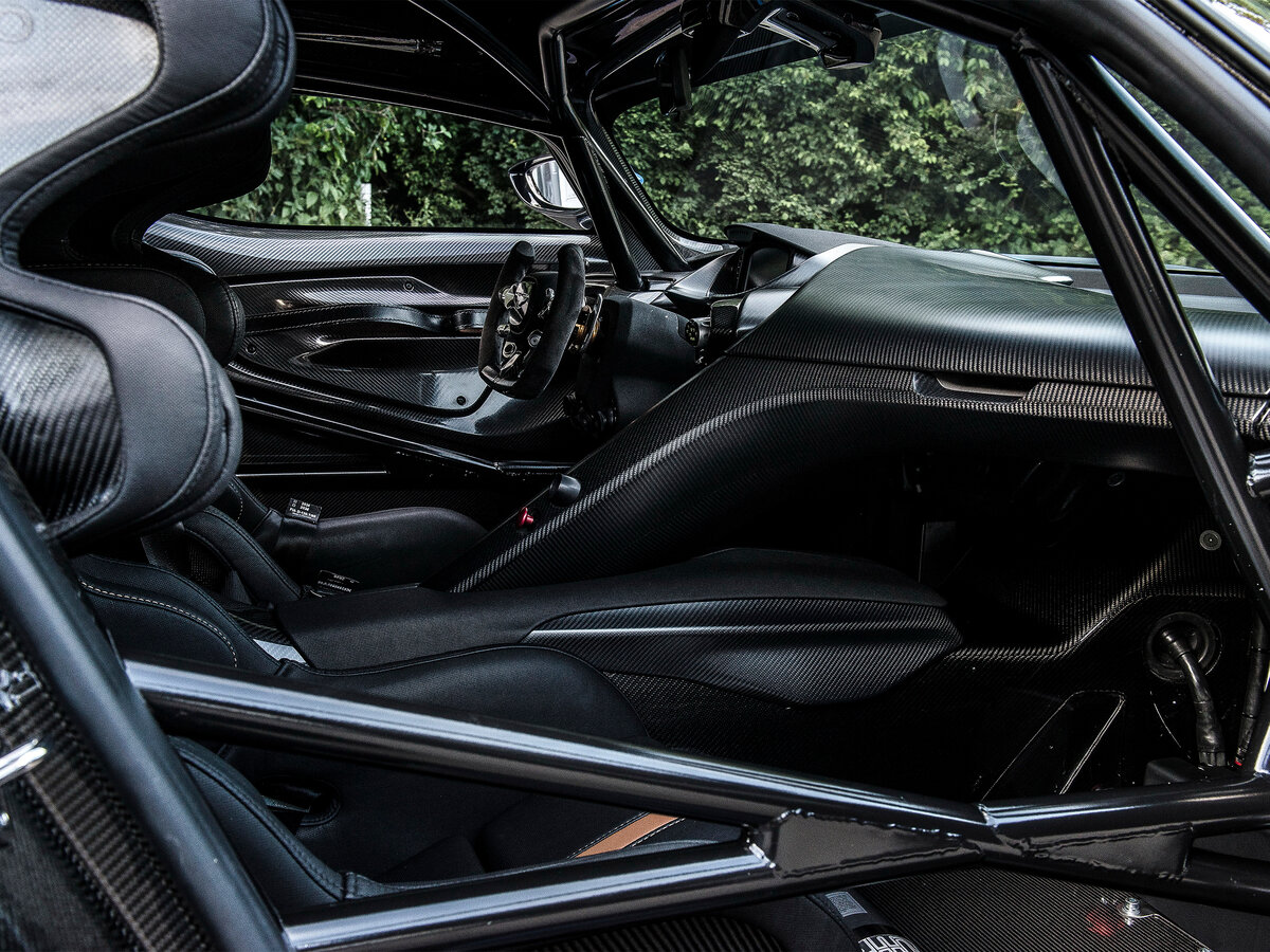 Aston Martin Vulcan 2015 – 2016 Купе — фото 7