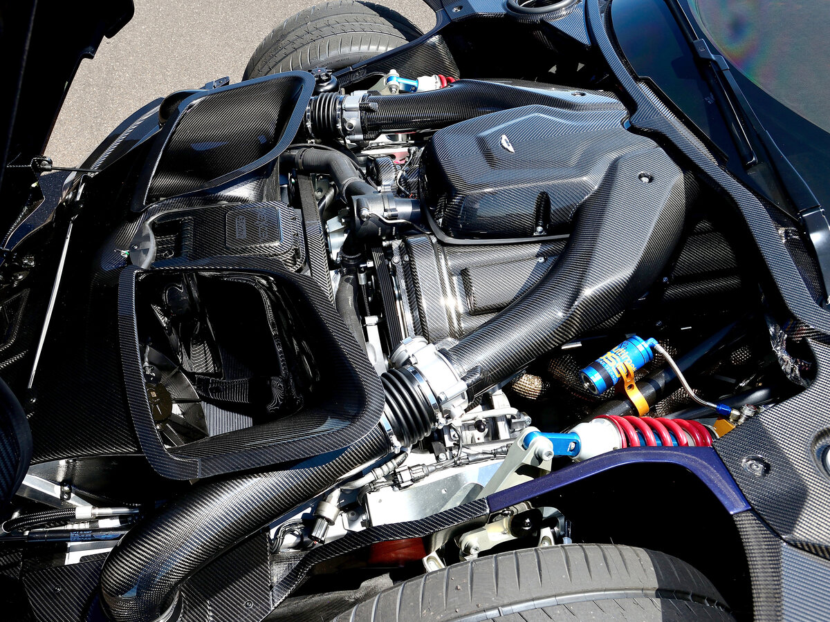 Aston Martin Vulcan 2015 – 2016 Купе — фото 8
