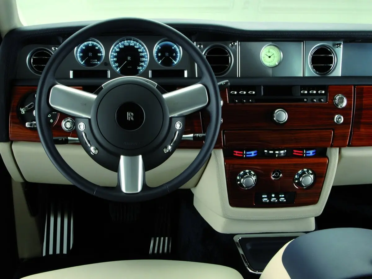 Rolls-Royce Phantom VII Седан — сүрөт 6