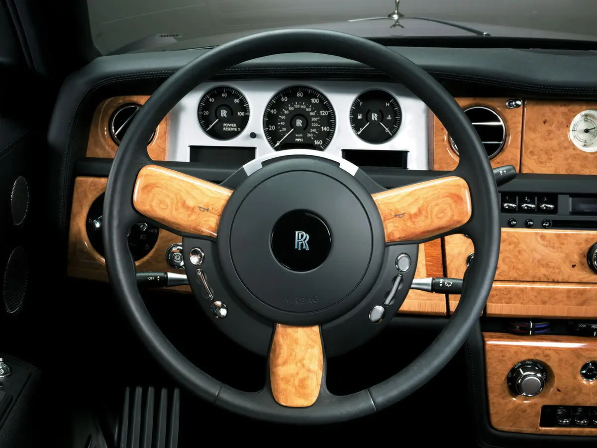 Rolls-Royce Phantom VII Седан — сүрөт 9