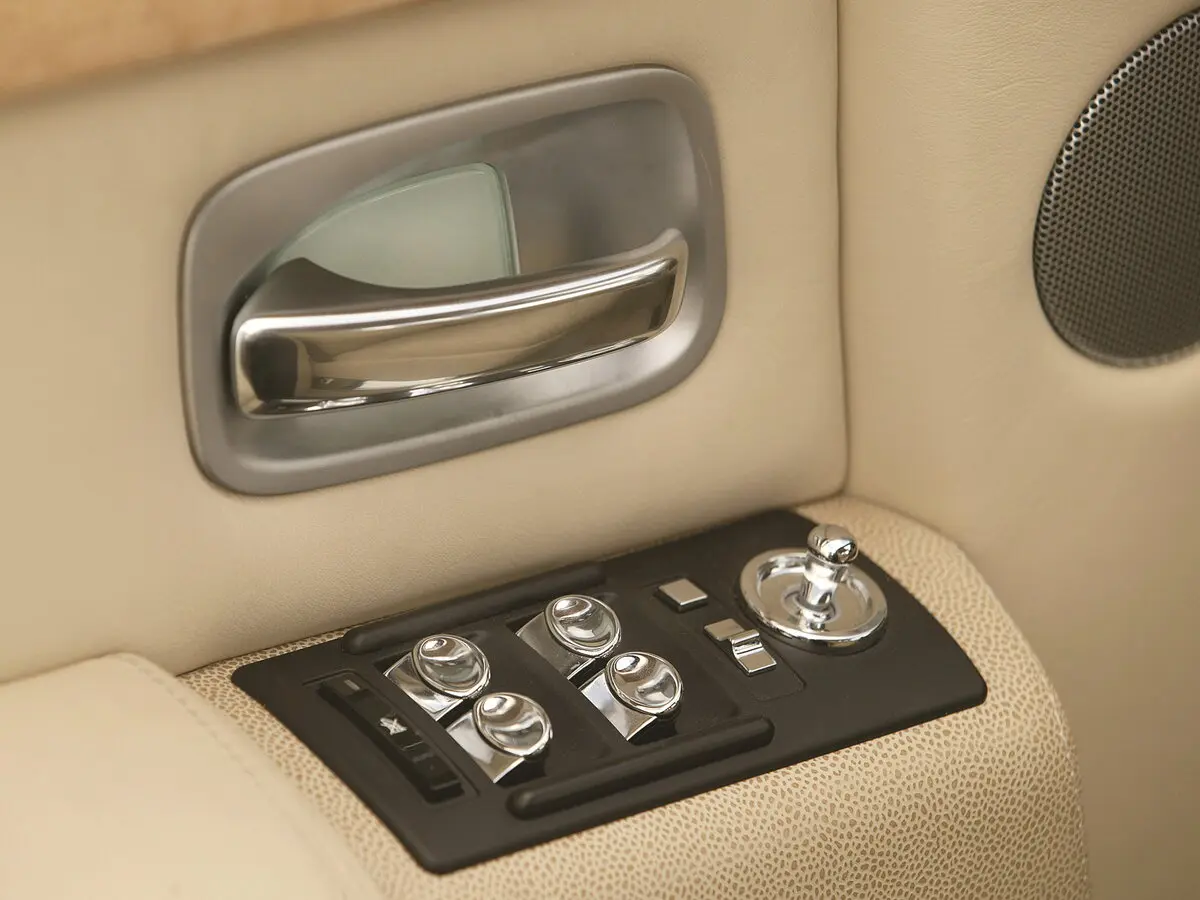 Rolls-Royce Phantom VII Седан — сүрөт 12