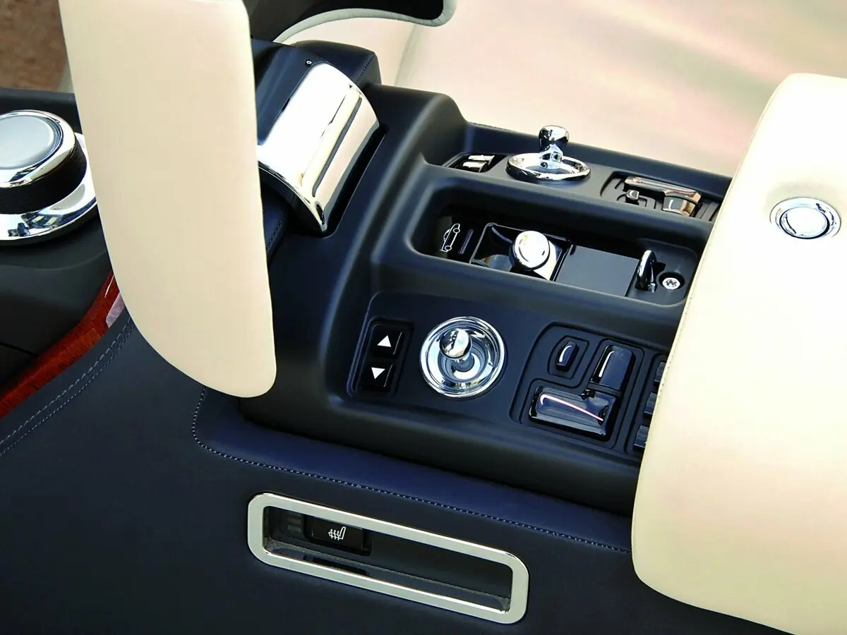 Rolls-Royce Phantom VII Кабриолет — photo 7