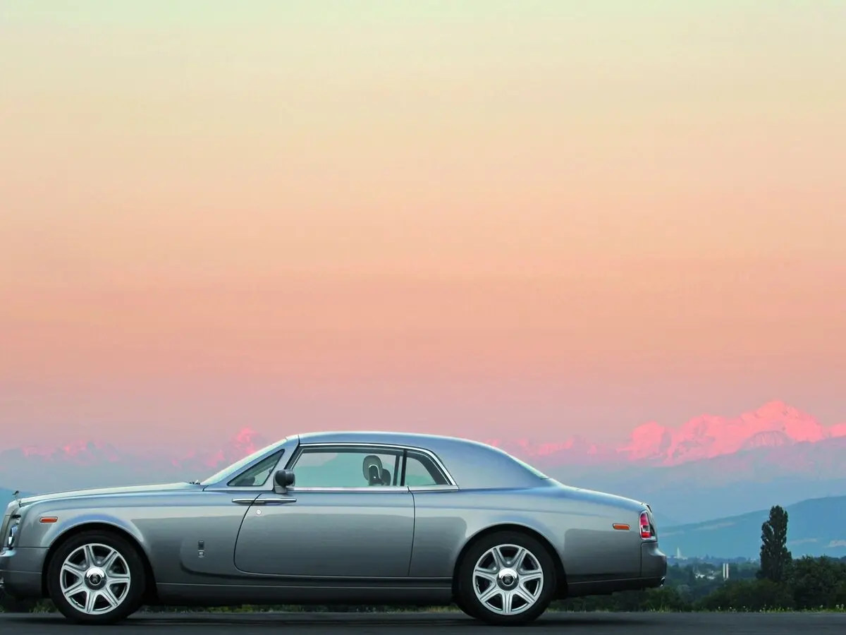 Rolls-Royce Phantom VII Купе — photo 2