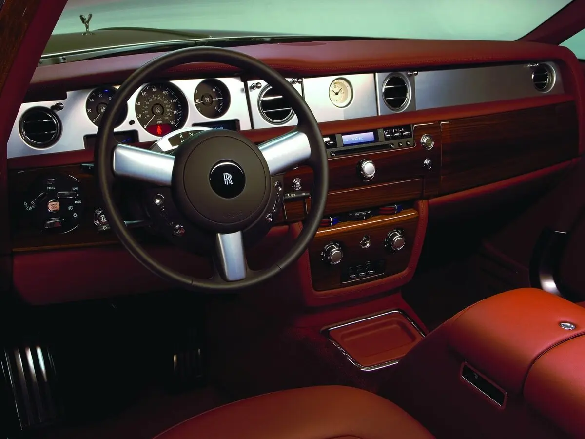 Rolls-Royce Phantom VII Купе — photo 7