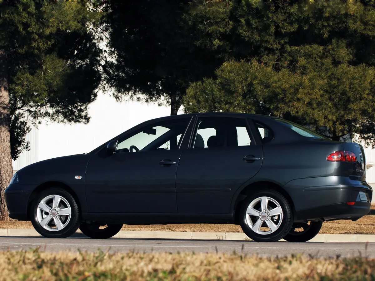 SEAT Cordoba II Рестайлинг Седан — photo 2