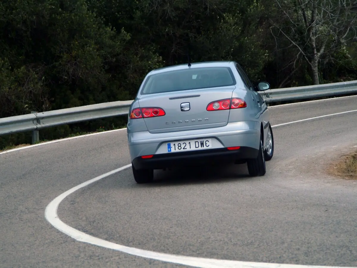 SEAT Cordoba II Рестайлинг Седан — photo 3
