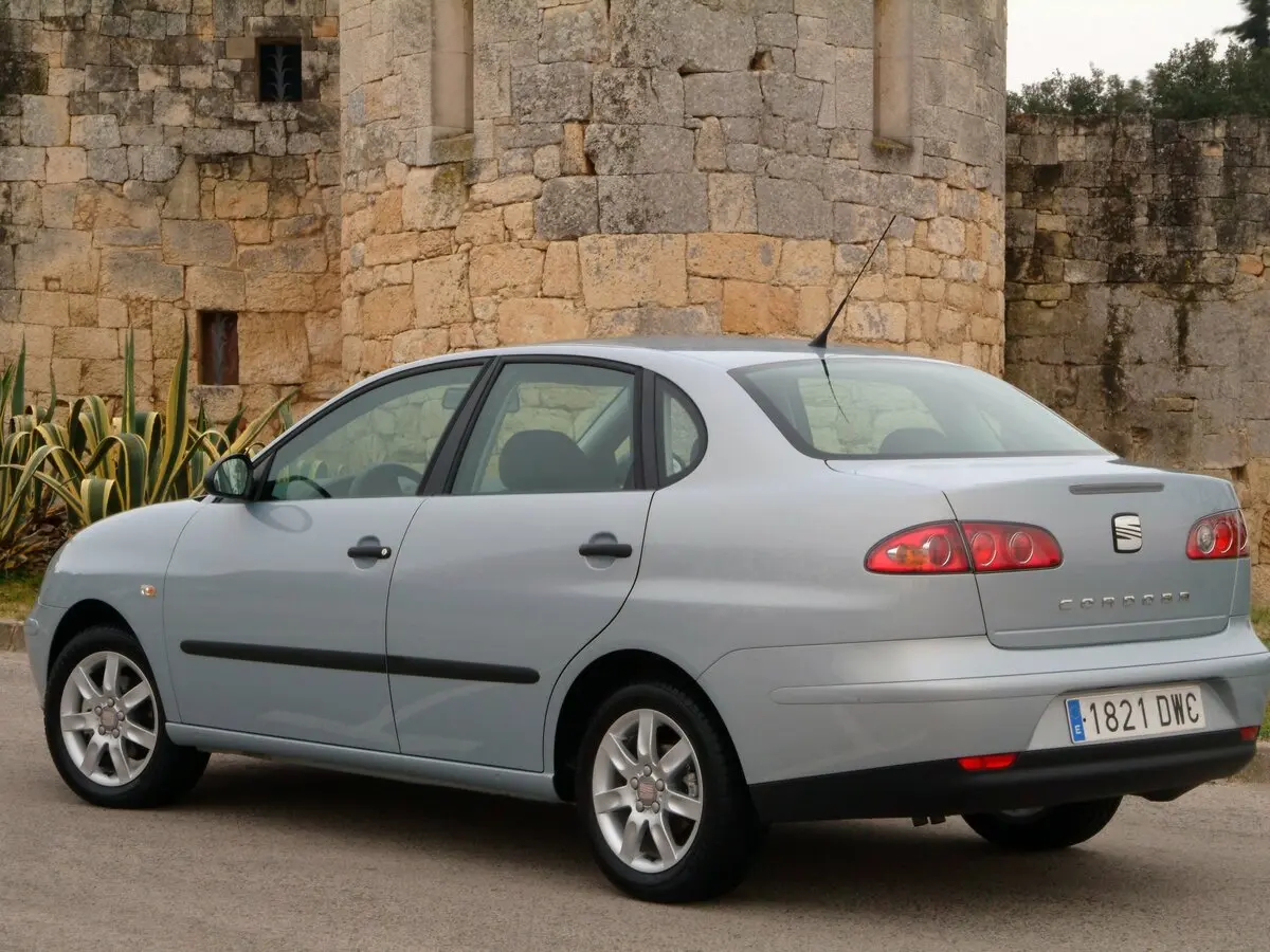SEAT Cordoba II Рестайлинг Седан — photo 4