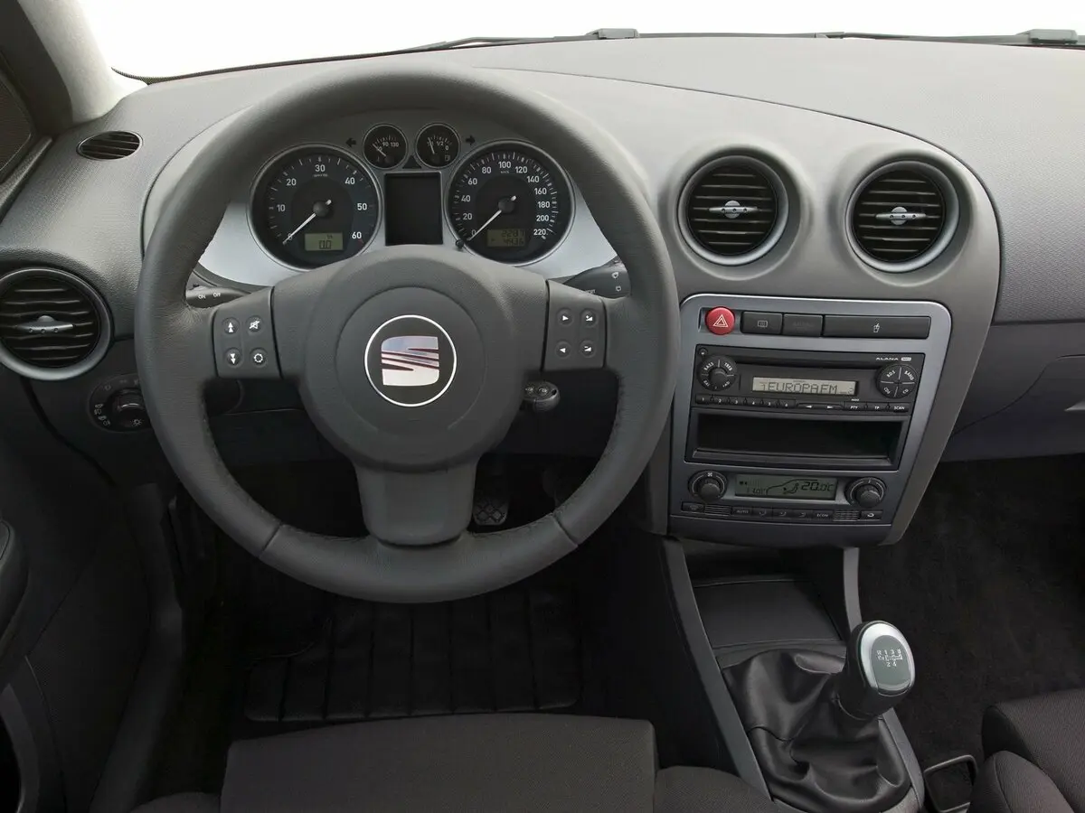 SEAT Cordoba II Рестайлинг Седан — photo 5