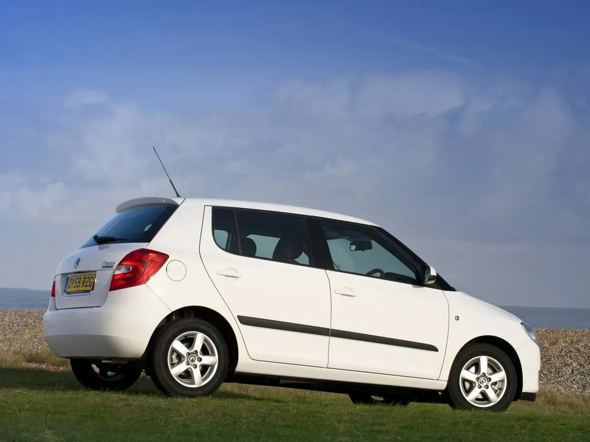 Skoda Fabia II Хэтчбек 5 дв. — фото 2
