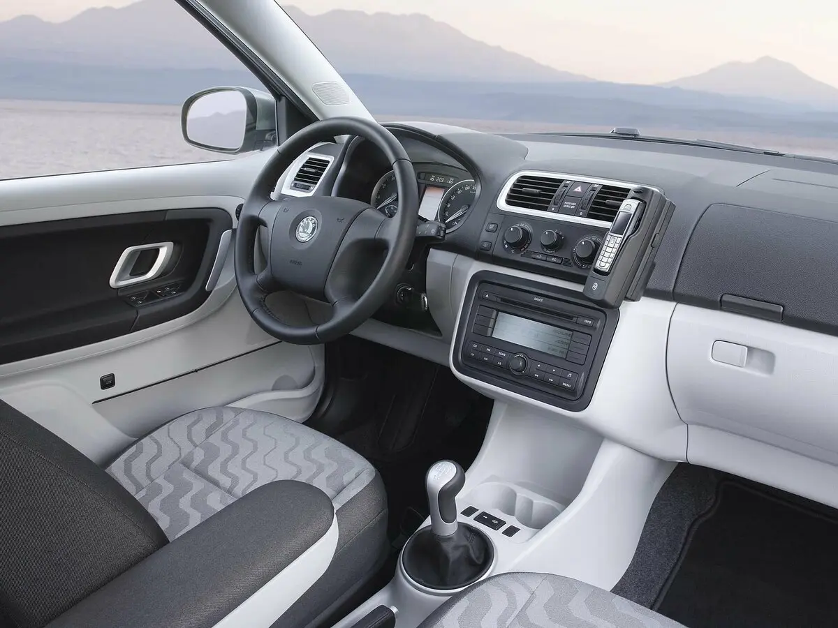 Skoda Fabia II Хэтчбек 5 дв. — фото 6