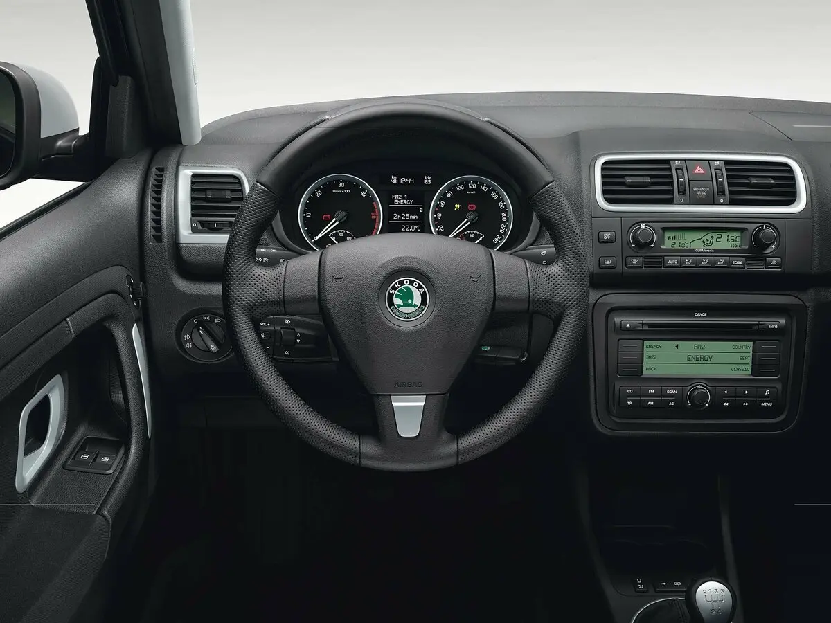Skoda Fabia II Хэтчбек 5 дв. — фото 8