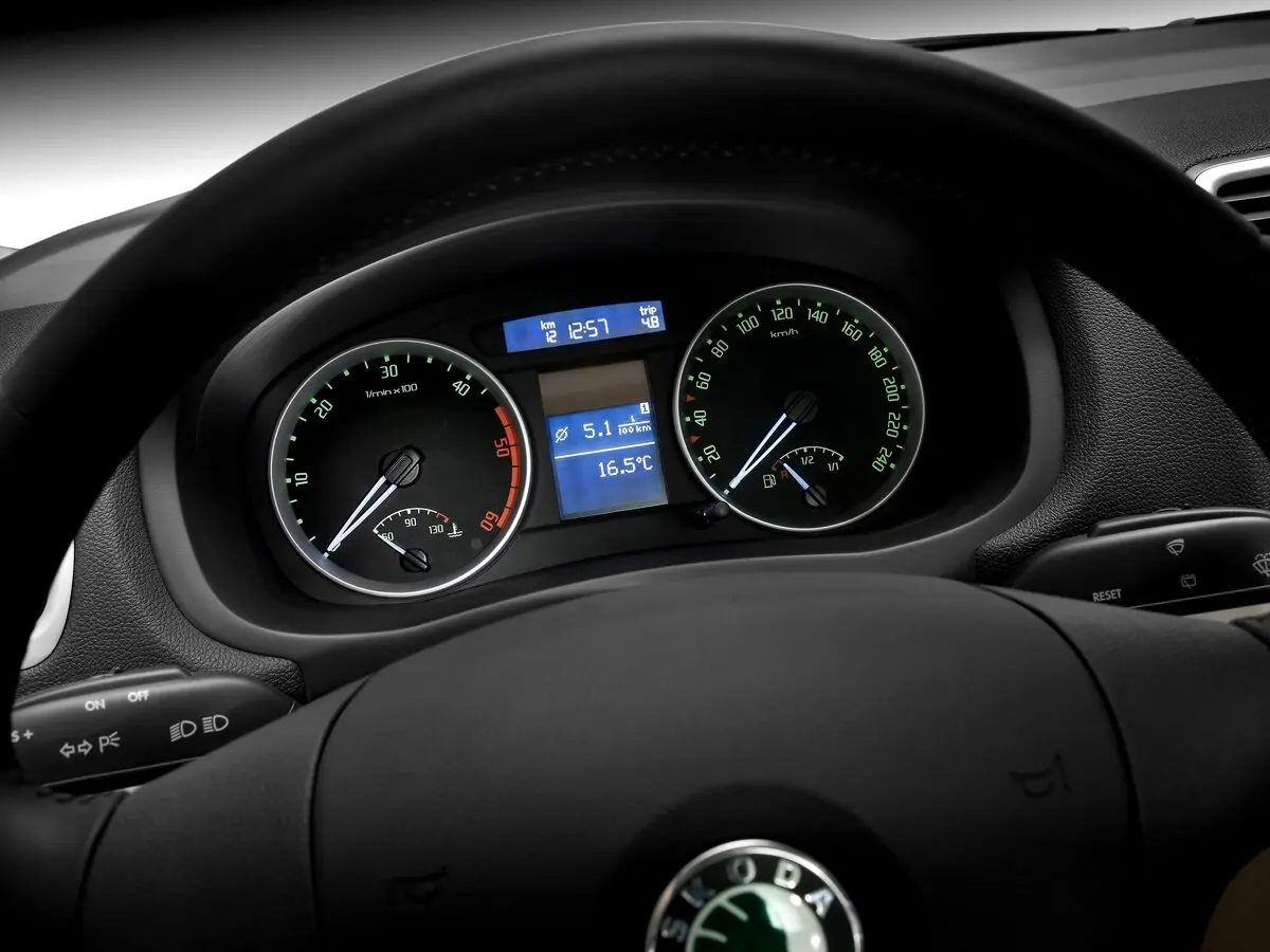 Skoda Roomster I Компактвэн — сүрөт 7