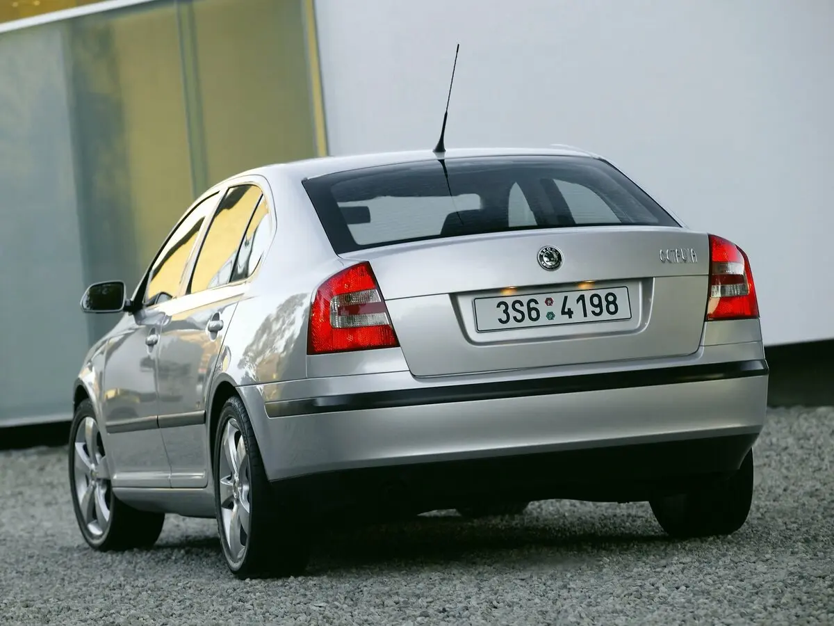 Skoda Octavia II (A5) Лифтбек — сүрөт 4