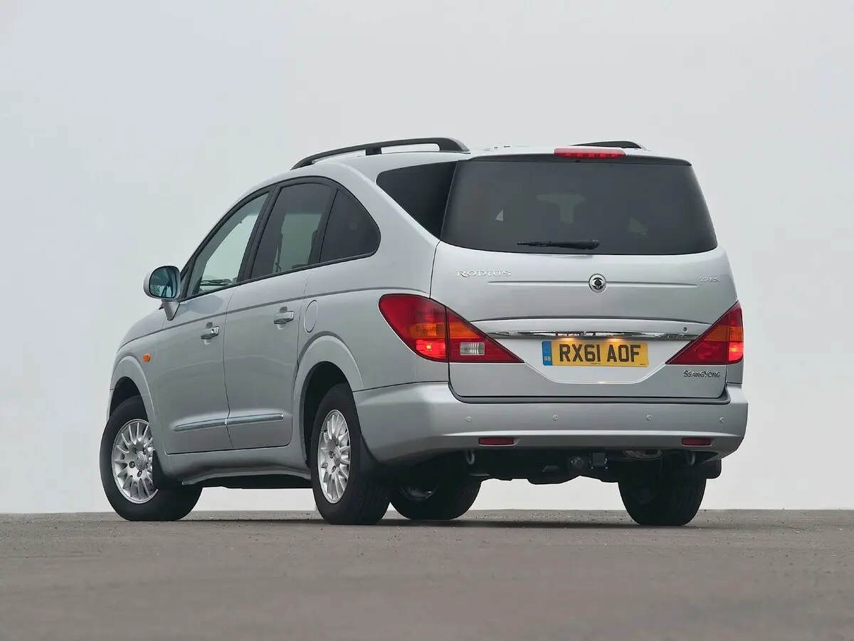 SsangYong Rodius I Рестайлинг Минивэн — фото 3