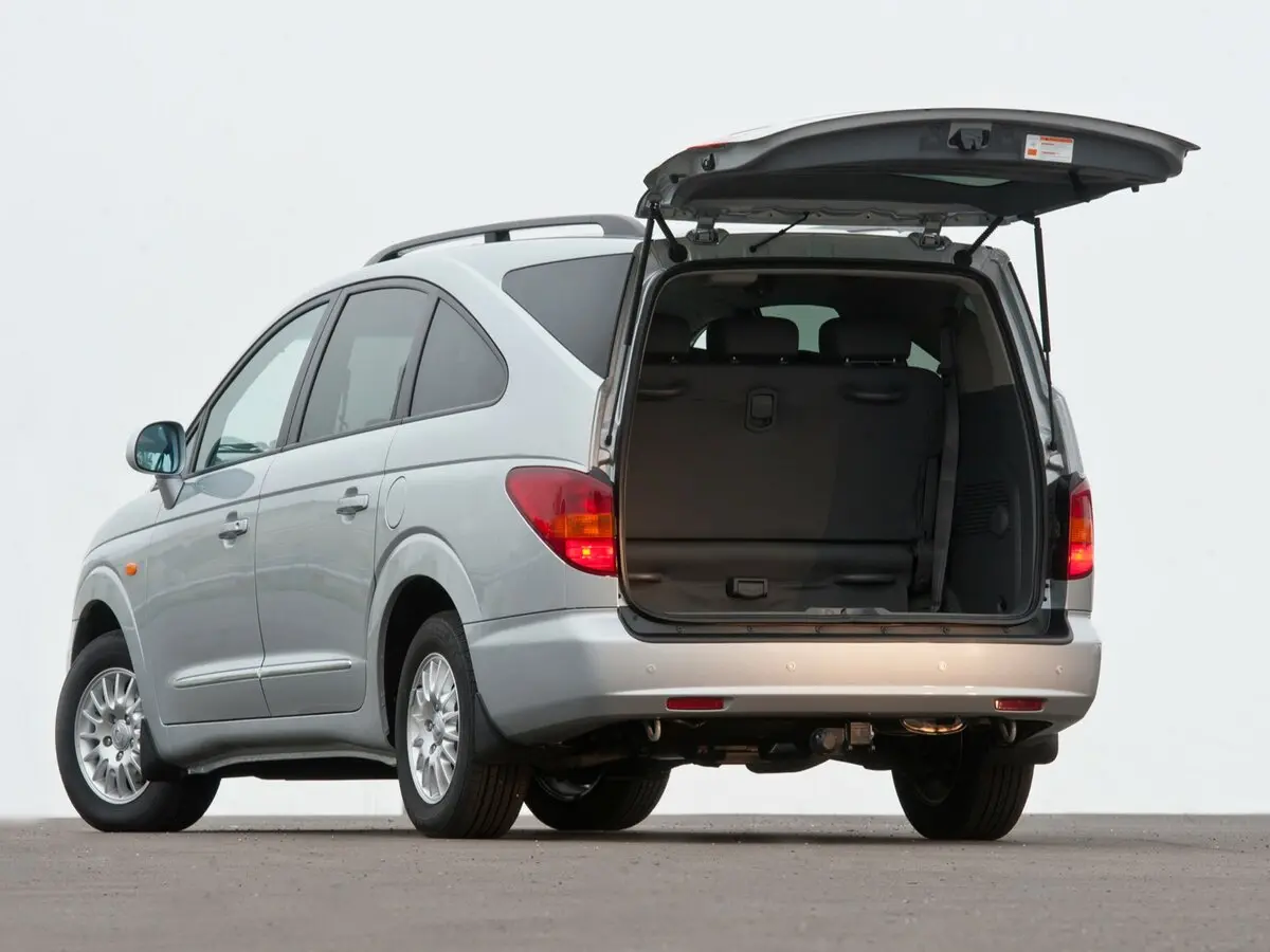 SsangYong Rodius I Рестайлинг Минивэн — фото 6