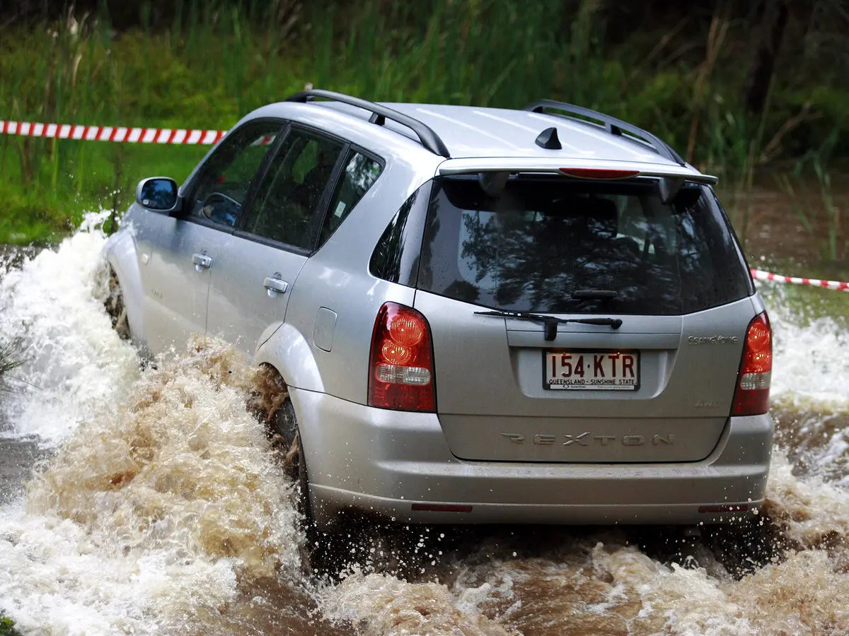 SsangYong Rexton II Внедорожник 5 дв. — фото 4