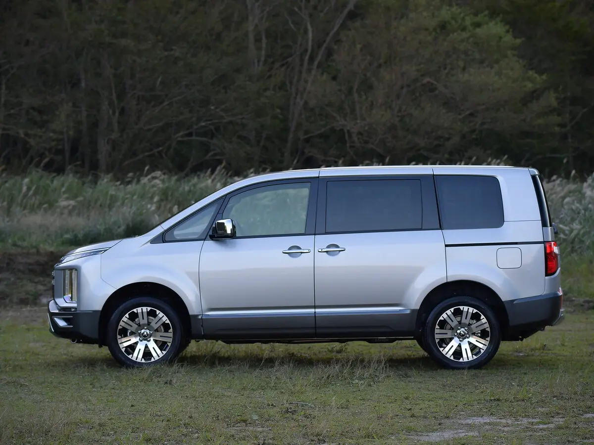 Mitsubishi Delica D:5 I Рестайлинг Минивэн — photo 2