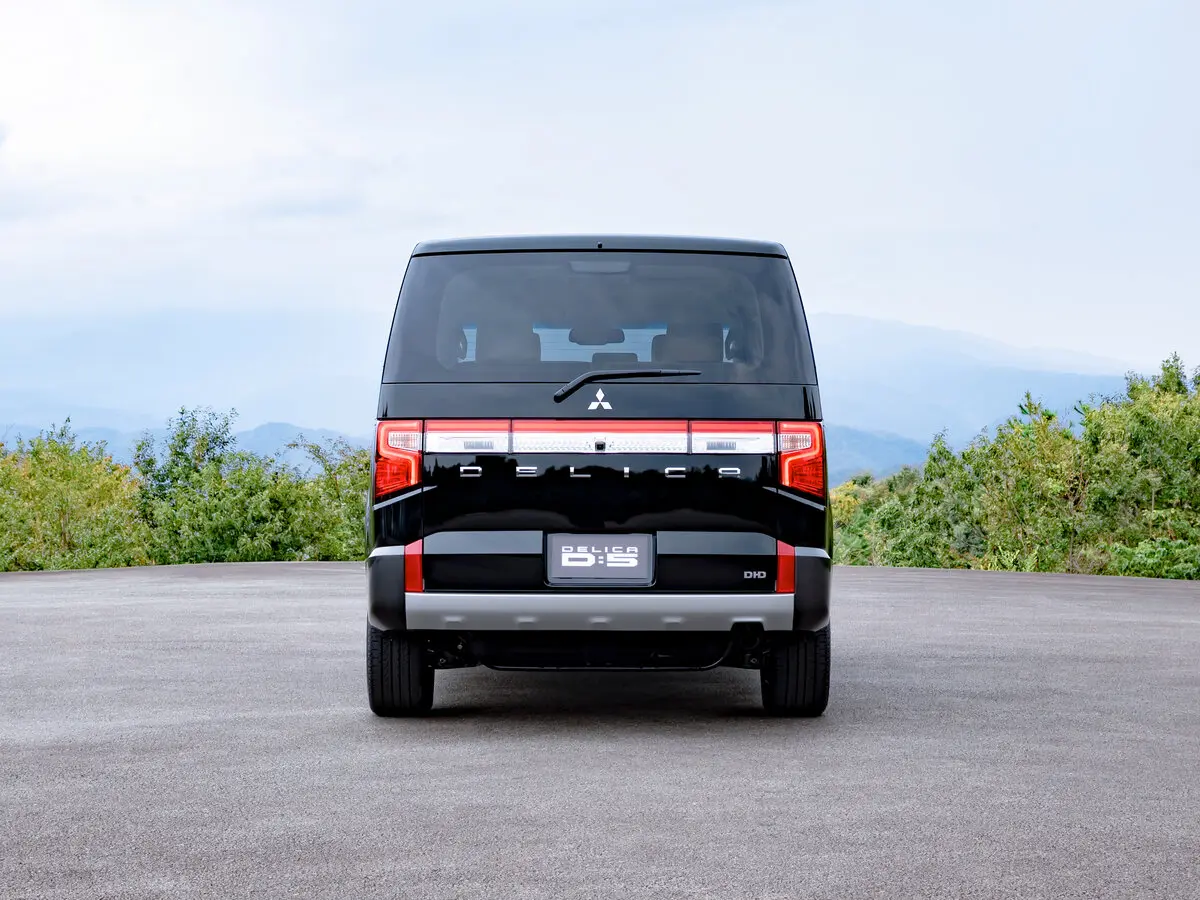 Mitsubishi Delica D:5 I Рестайлинг Минивэн — photo 4