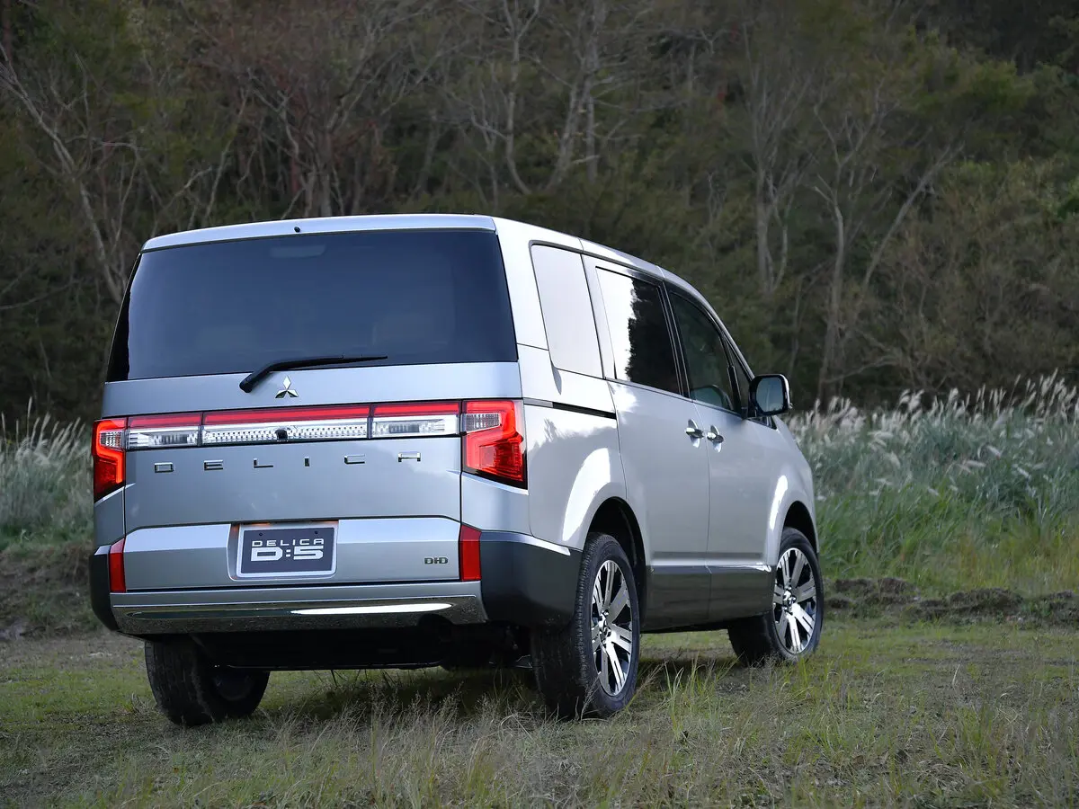 Mitsubishi Delica D:5 I Рестайлинг Минивэн — photo 5