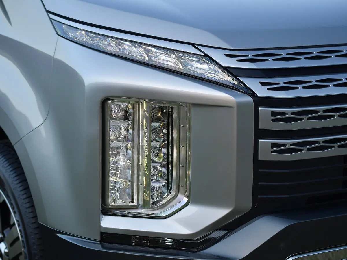 Mitsubishi Delica D:5 I Рестайлинг Минивэн — photo 12