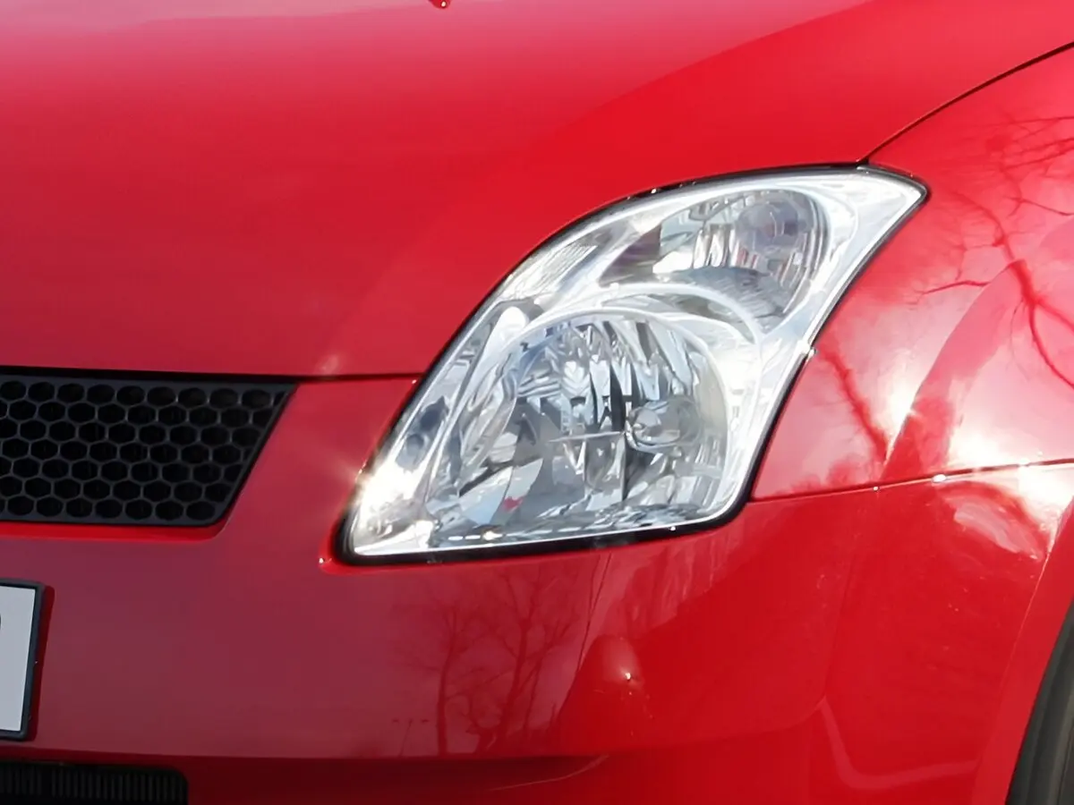 Suzuki Swift III Хэтчбек 3 дв. — photo 7