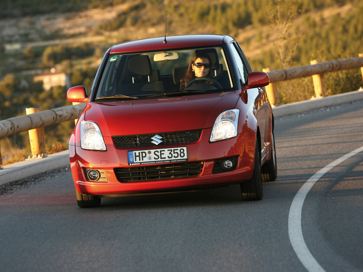 Suzuki Swift III Хэтчбек 5 дв. — фото 3