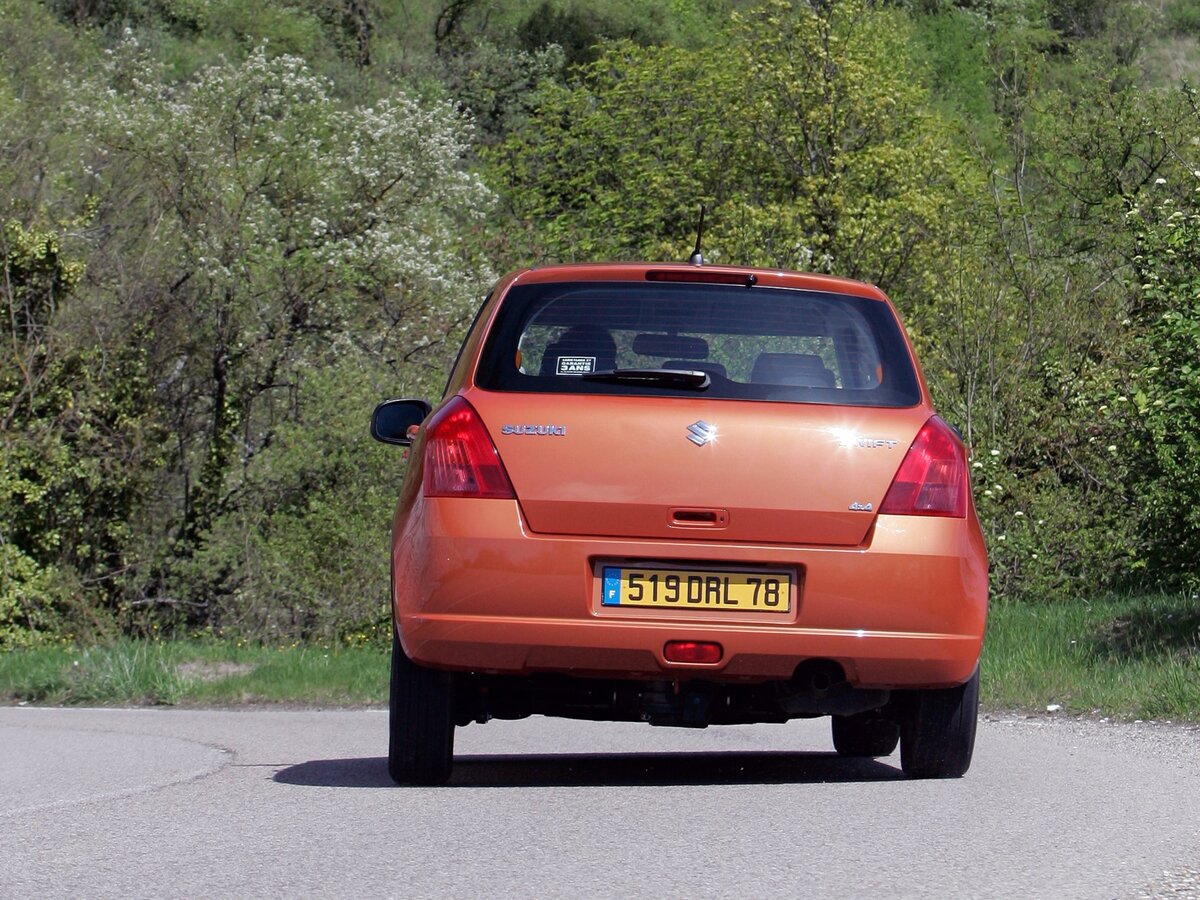 Suzuki Swift III Хэтчбек 5 дв. — фото 4