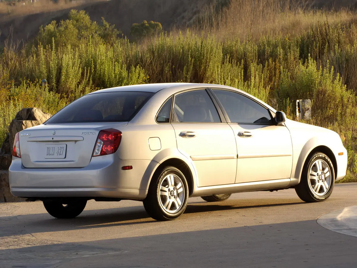 Suzuki Forenza 2003 – 2008 Седан — photo 3