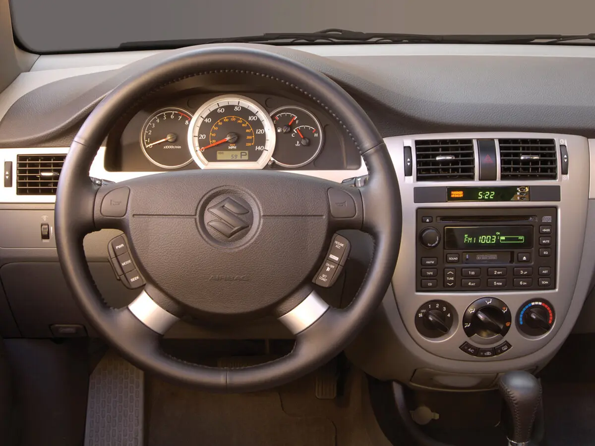 Suzuki Forenza 2003 – 2008 Седан — photo 4