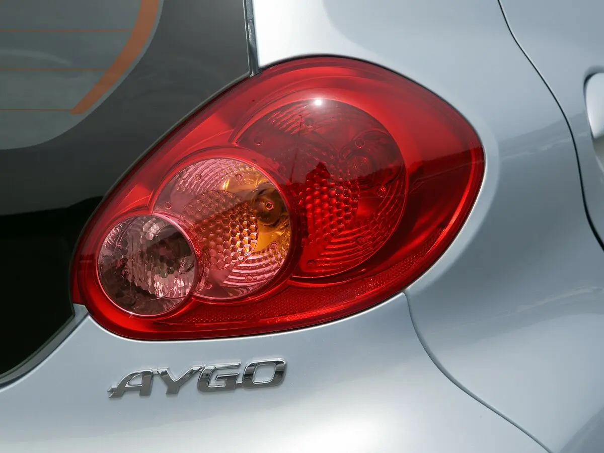 Toyota Aygo I Хэтчбек 3 дв. — сүрөт 10