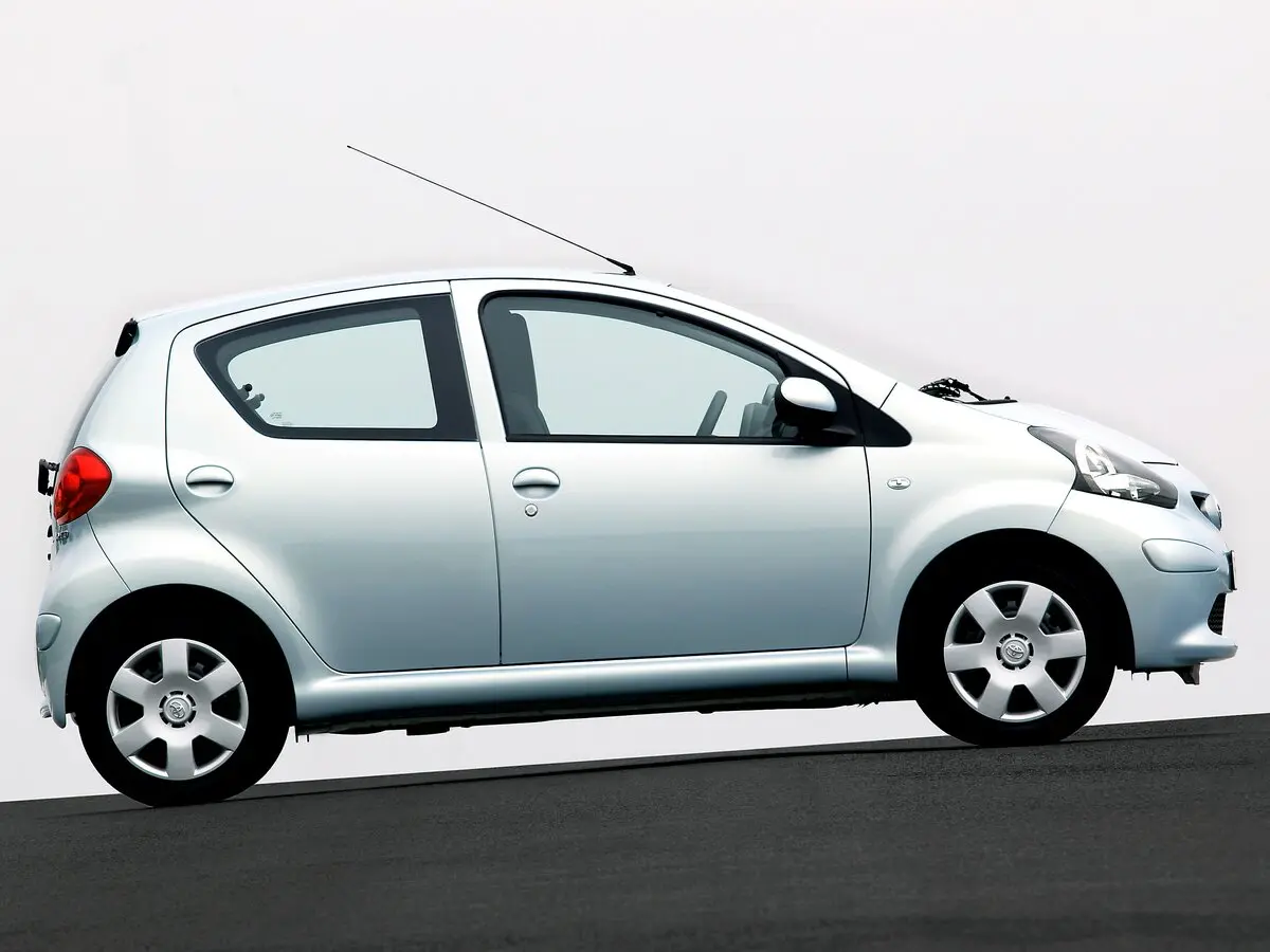 Toyota Aygo I Хэтчбек 5 дв. — сүрөт 2