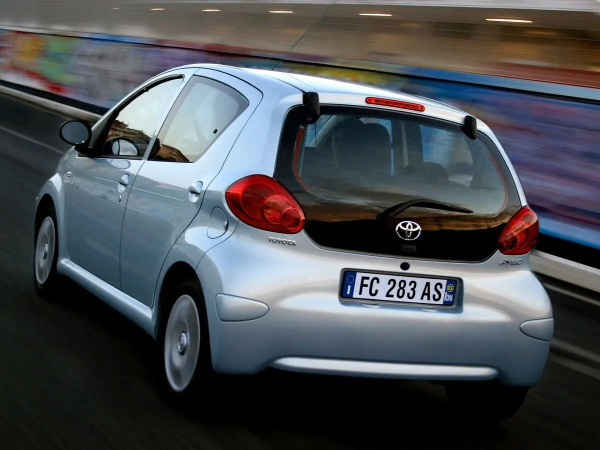Toyota Aygo I Хэтчбек 5 дв. — сүрөт 4