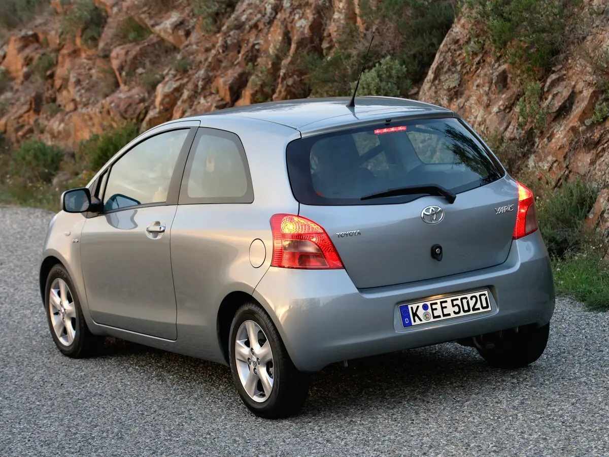 Toyota Yaris II Хэтчбек 3 дв. — сүрөт 5