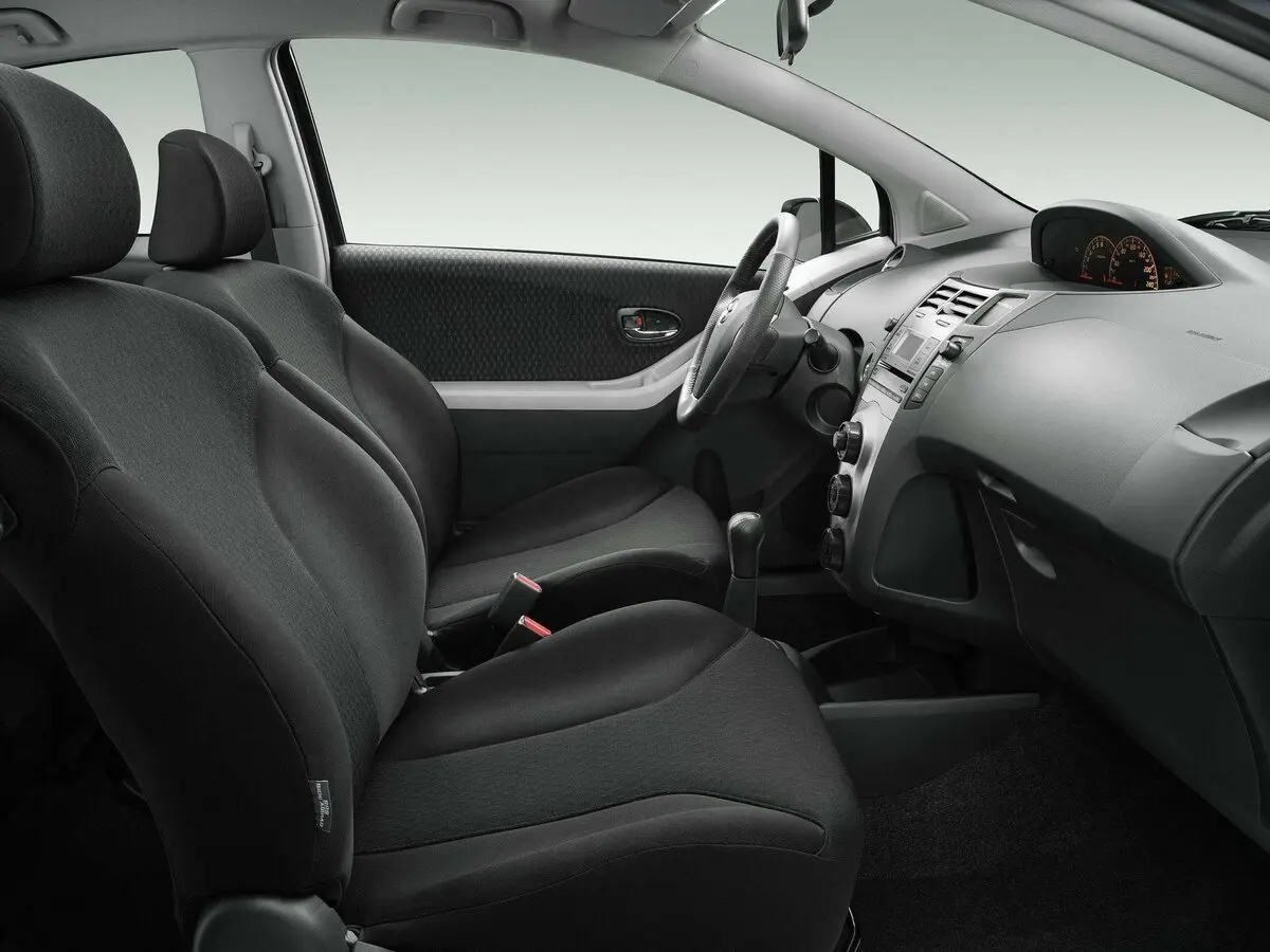 Toyota Yaris II Хэтчбек 3 дв. — сүрөт 7