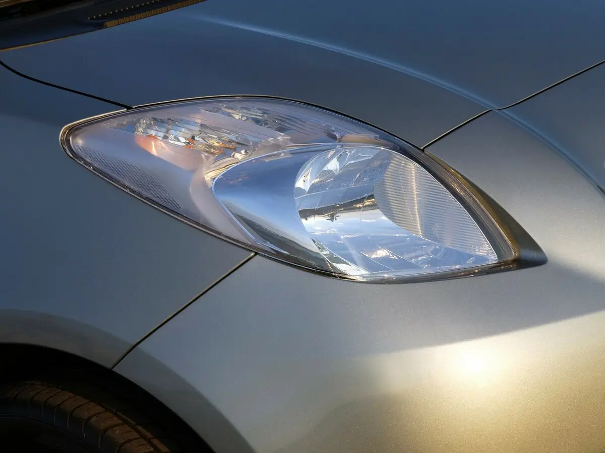 Toyota Yaris II Хэтчбек 3 дв. — сүрөт 10