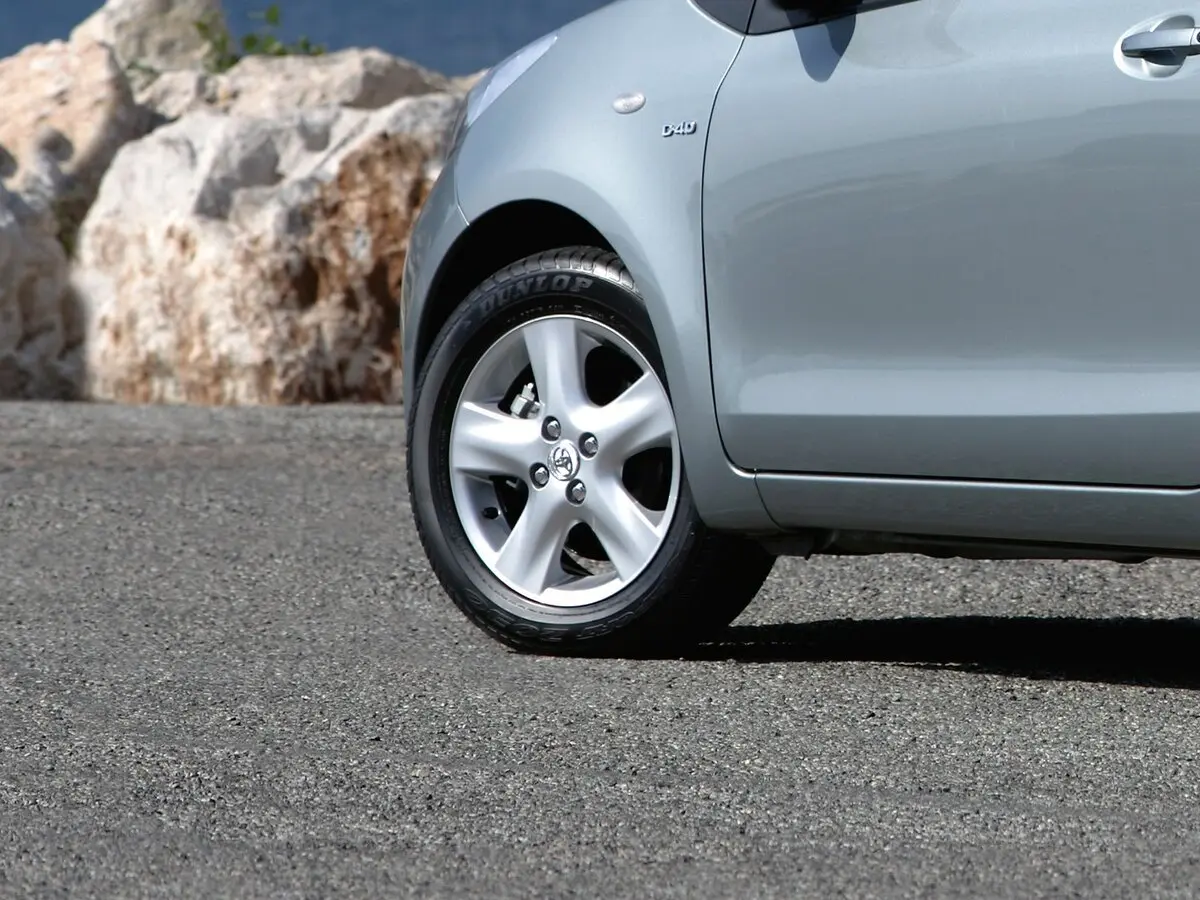 Toyota Yaris II Хэтчбек 3 дв. — сүрөт 12