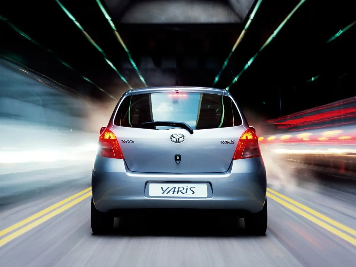 Toyota Yaris II Хэтчбек 5 дв. — сүрөт 4