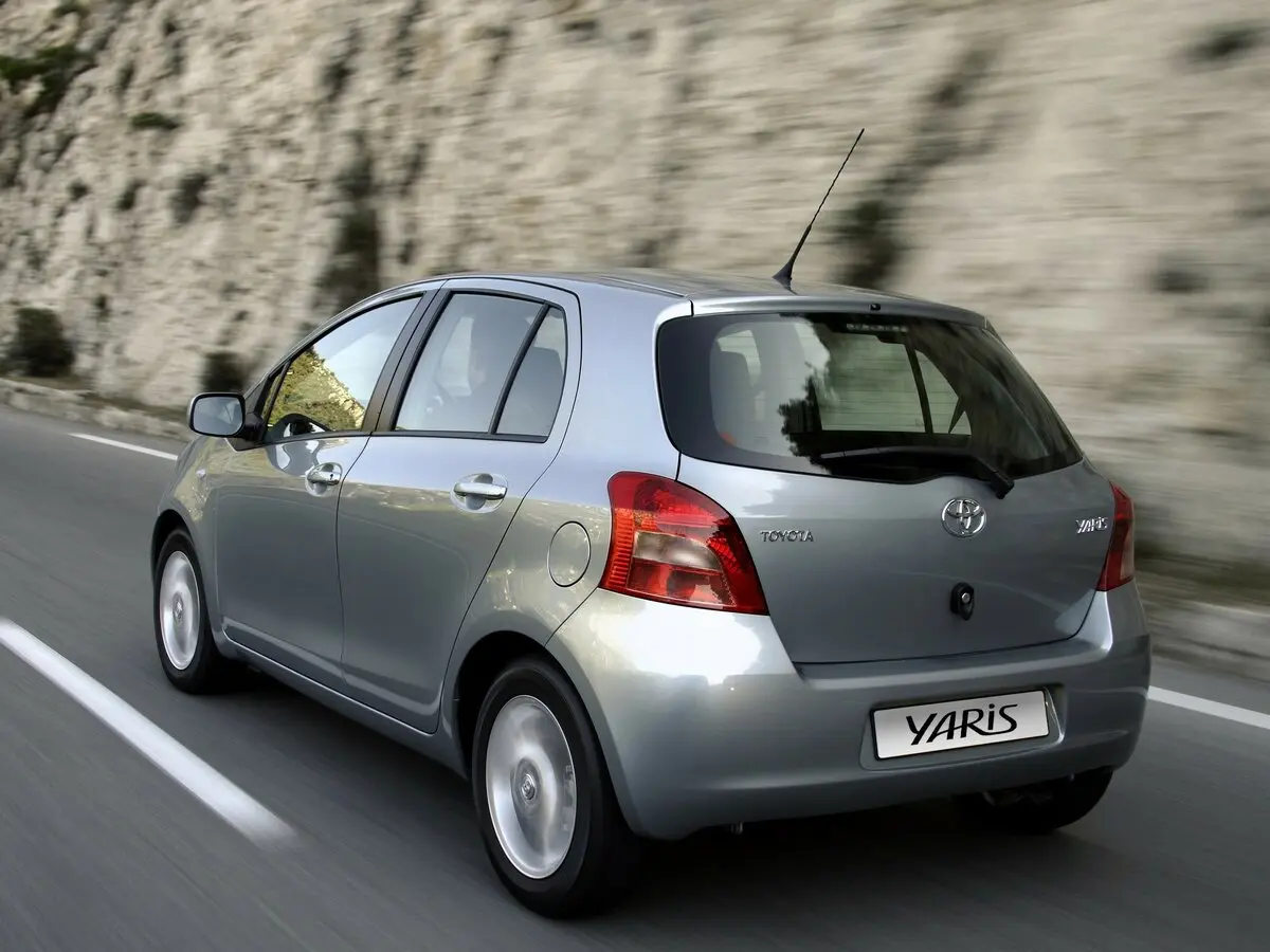 Toyota Yaris II Хэтчбек 5 дв. — сүрөт 5