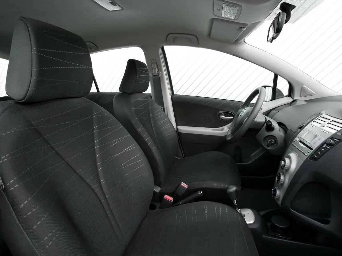 Toyota Yaris II Хэтчбек 5 дв. — сүрөт 7