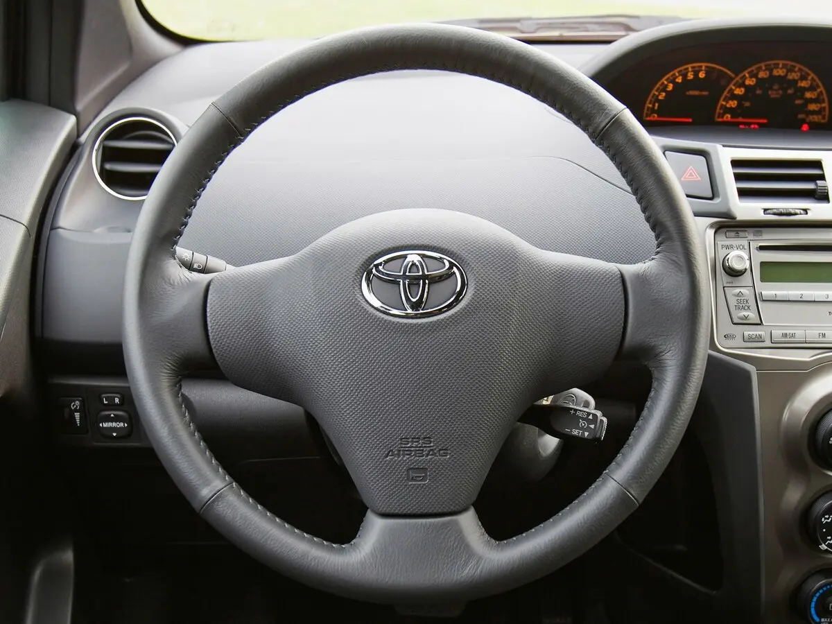 Toyota Yaris II Хэтчбек 5 дв. — сүрөт 8
