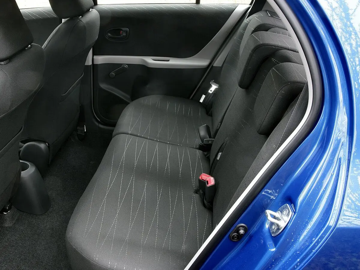Toyota Yaris II Хэтчбек 5 дв. — сүрөт 9