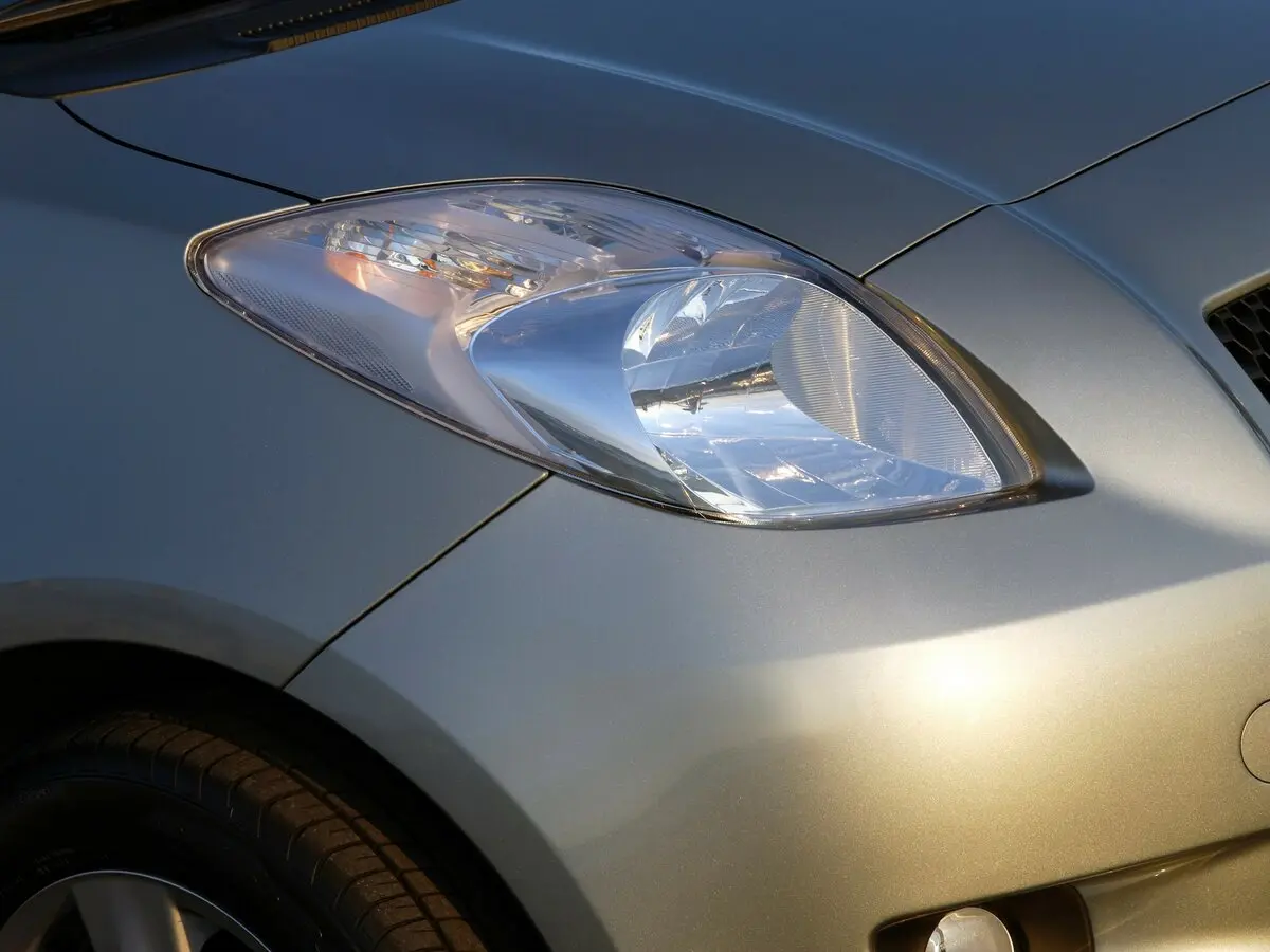 Toyota Yaris II Хэтчбек 5 дв. — сүрөт 11