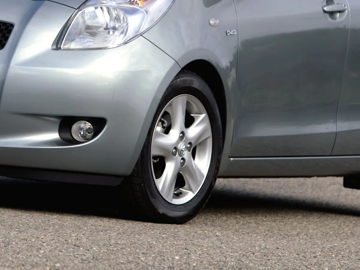Toyota Yaris II Хэтчбек 5 дв. — сүрөт 13