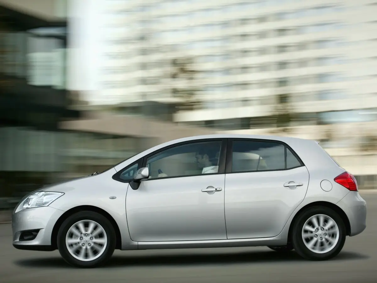 Toyota Auris I Хэтчбек 5 дв. — сүрөт 2