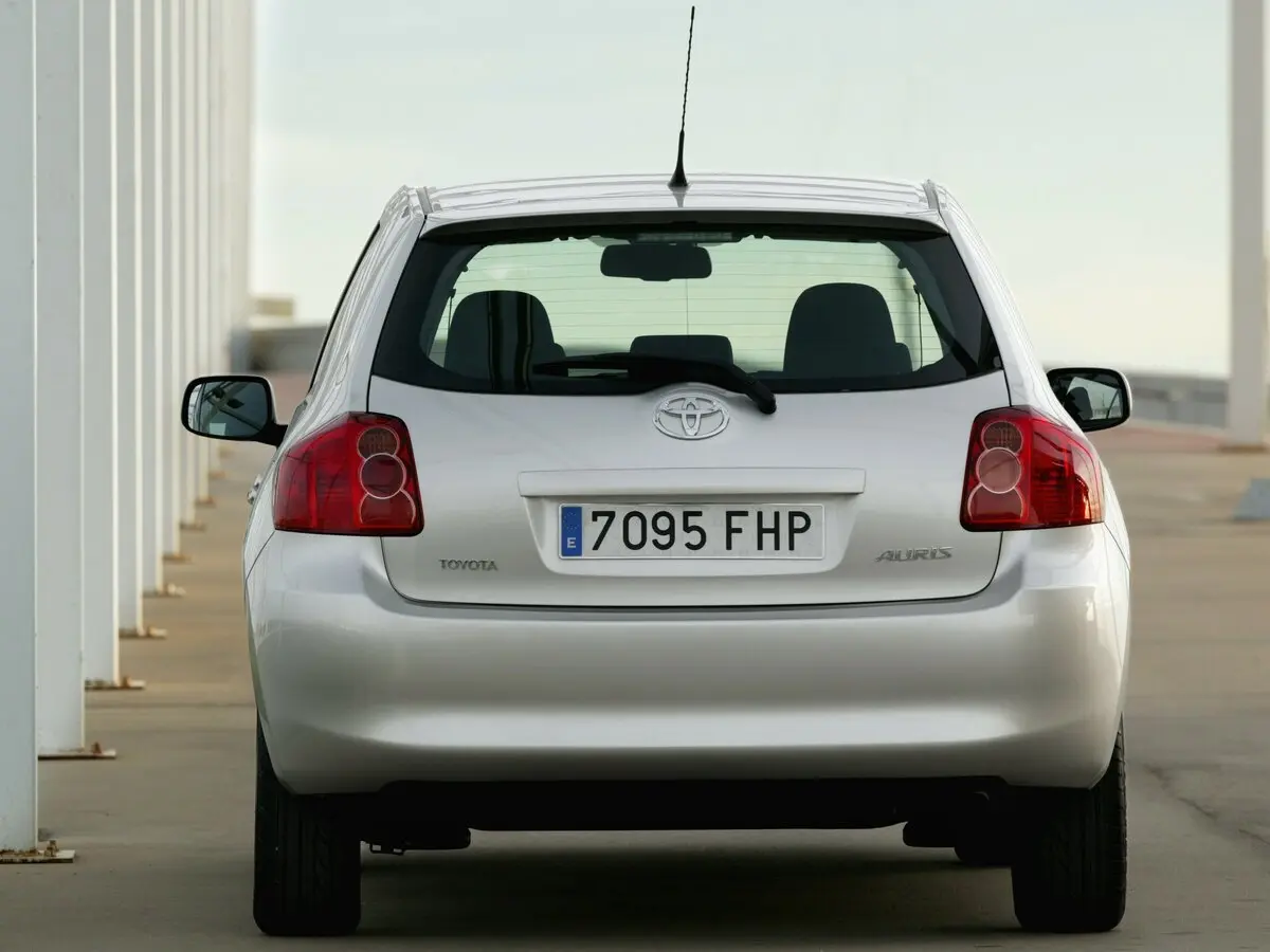 Toyota Auris I Хэтчбек 5 дв. — сүрөт 4