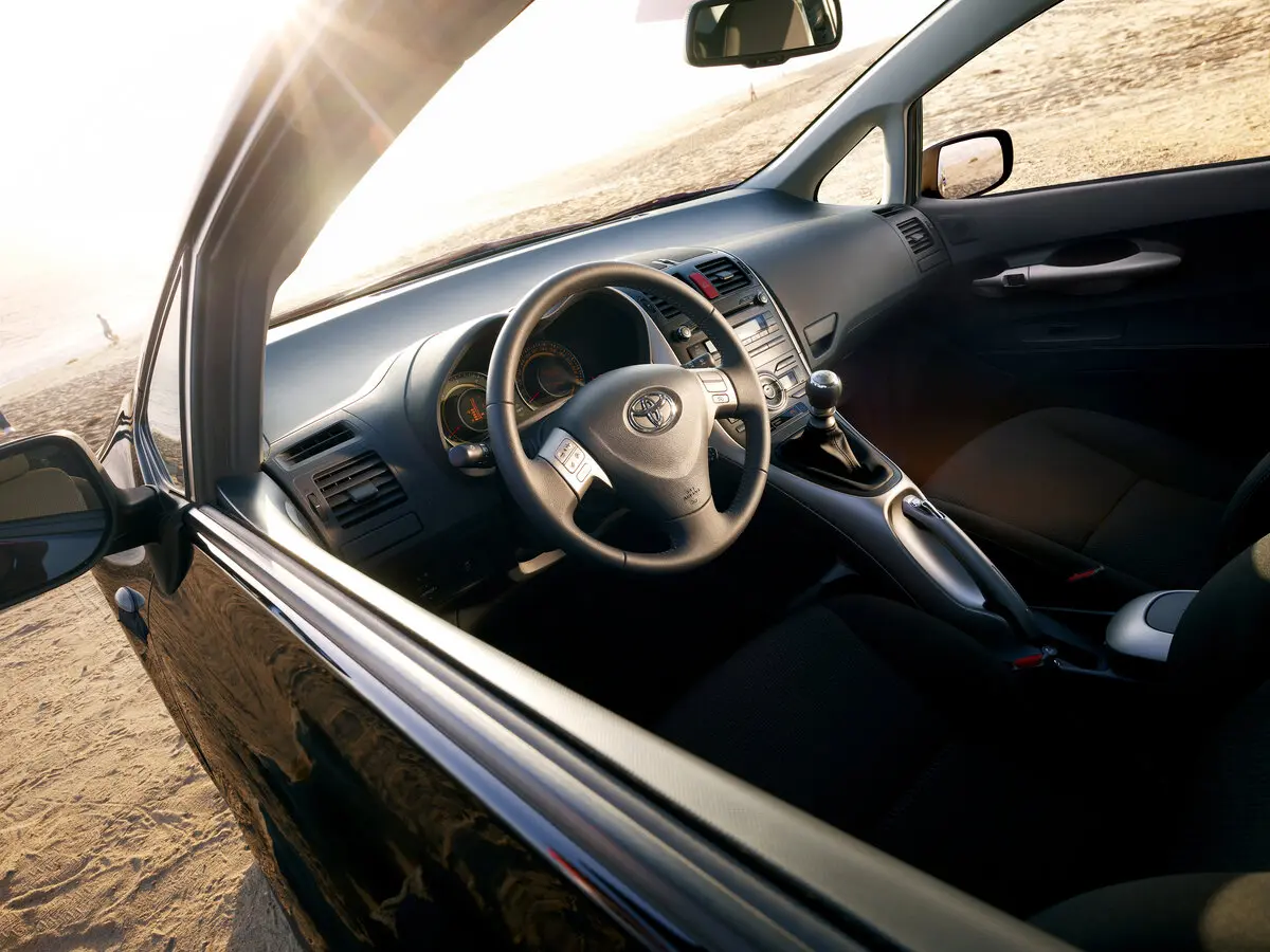 Toyota Auris I Хэтчбек 5 дв. — сүрөт 8