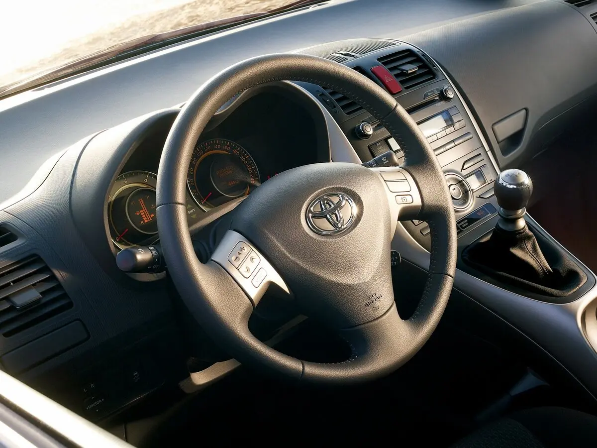 Toyota Auris I Хэтчбек 5 дв. — сүрөт 10